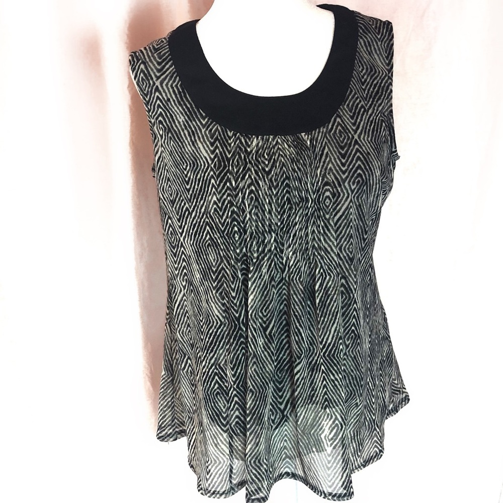 Raefella black geometric blouse size medium